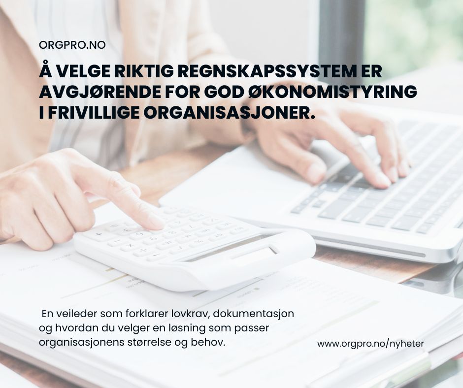 Person arbeider med regnskap og valg av regnskapssystem for frivillig organisasjon